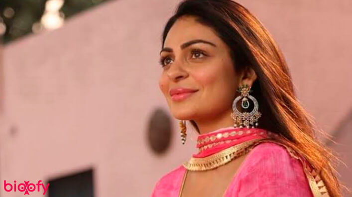 Neeru Bajwa Biography Age Family Figure Net Worth As in 2019) in the vancouver city of british columbia, canada. bioofy