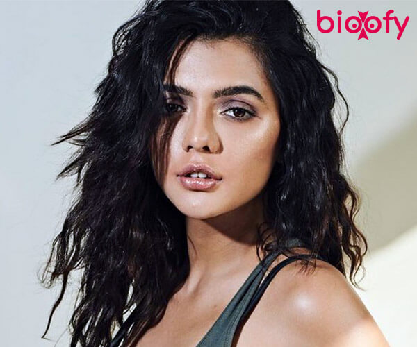 Ruhi Singh Biography, Age, Images, Height, Figure, Net Worth