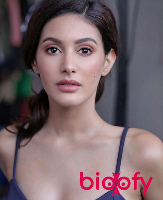 Amyra Dastur sexy