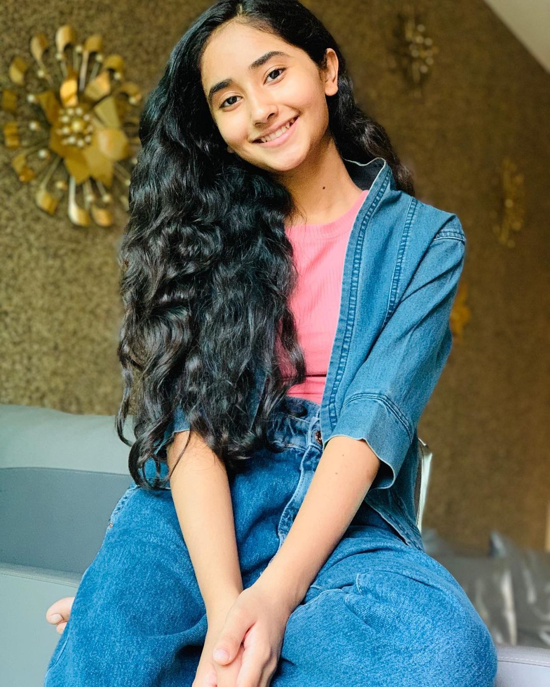 , Chahat Tewani Biography, Age, Family, Images, Net Worth