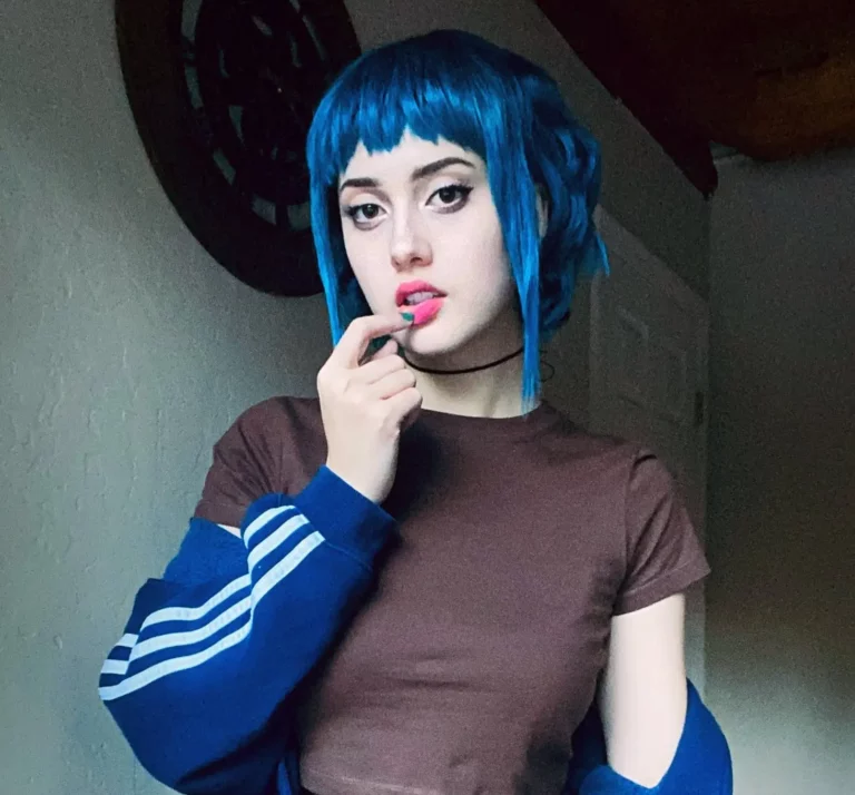 Drew (@candylion.cos) Biography, Age, Height, Figure, Net Worth