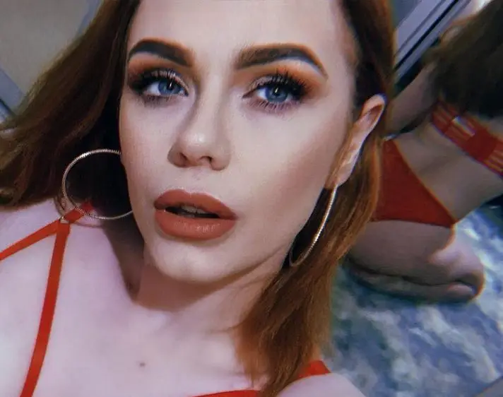 Ella Hughes Biography, Age, Images, Height, Figure, Net Worth