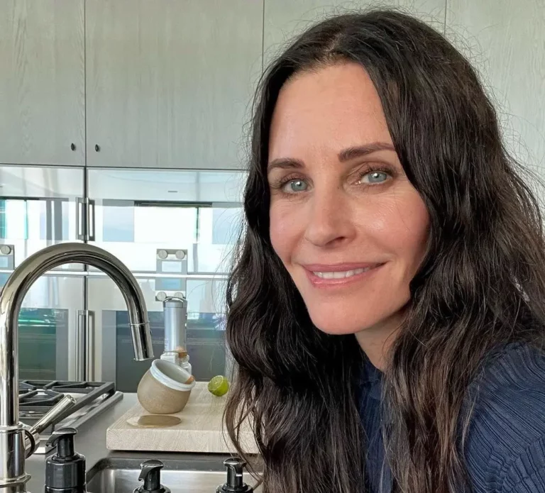 Courtney Cox Biography, Age, Family, Love, Figure