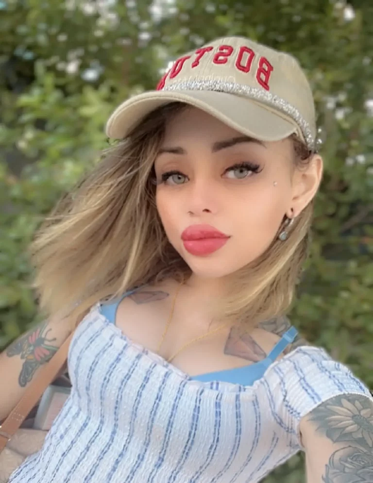 Holly Hendrix (Model) Biography, Age, Images, Height, Net Worth