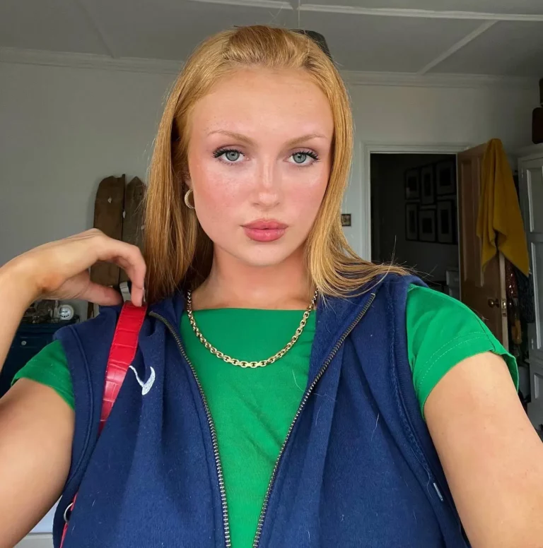 Maisie Smith Biography, Age, Height, Figure, Net Worth